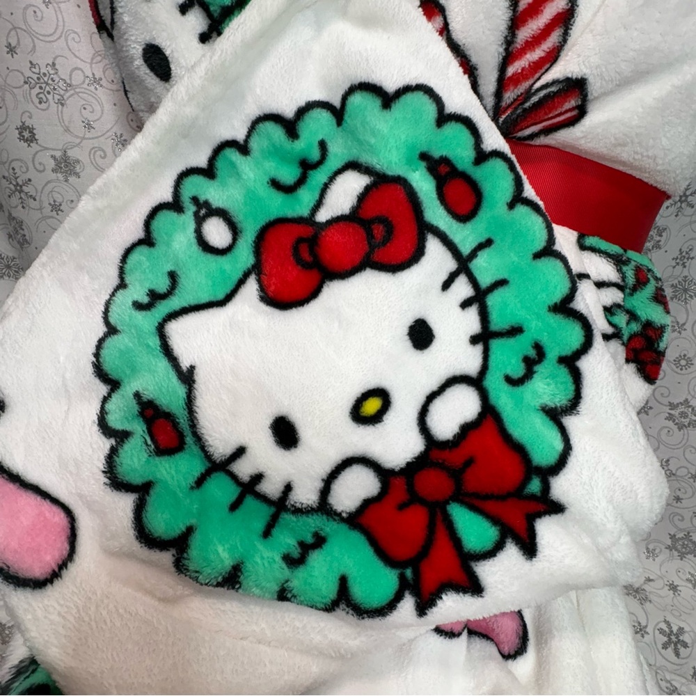 2 Viral Hello Kitty Oversized Christmas Throw Blankets-Pink Gingerbread & Wreath - Picture 9 of 11